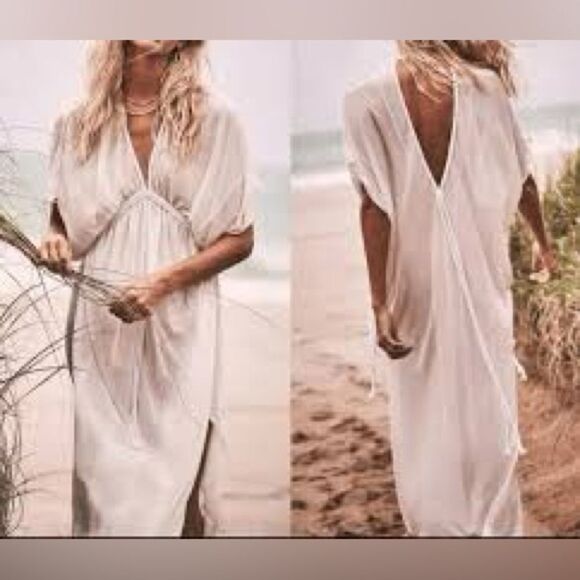 DEVON WINDSOR Gracie Dress Off White Beach Coverup with V-Neck and Breezy Fit - Picture 1 of 6